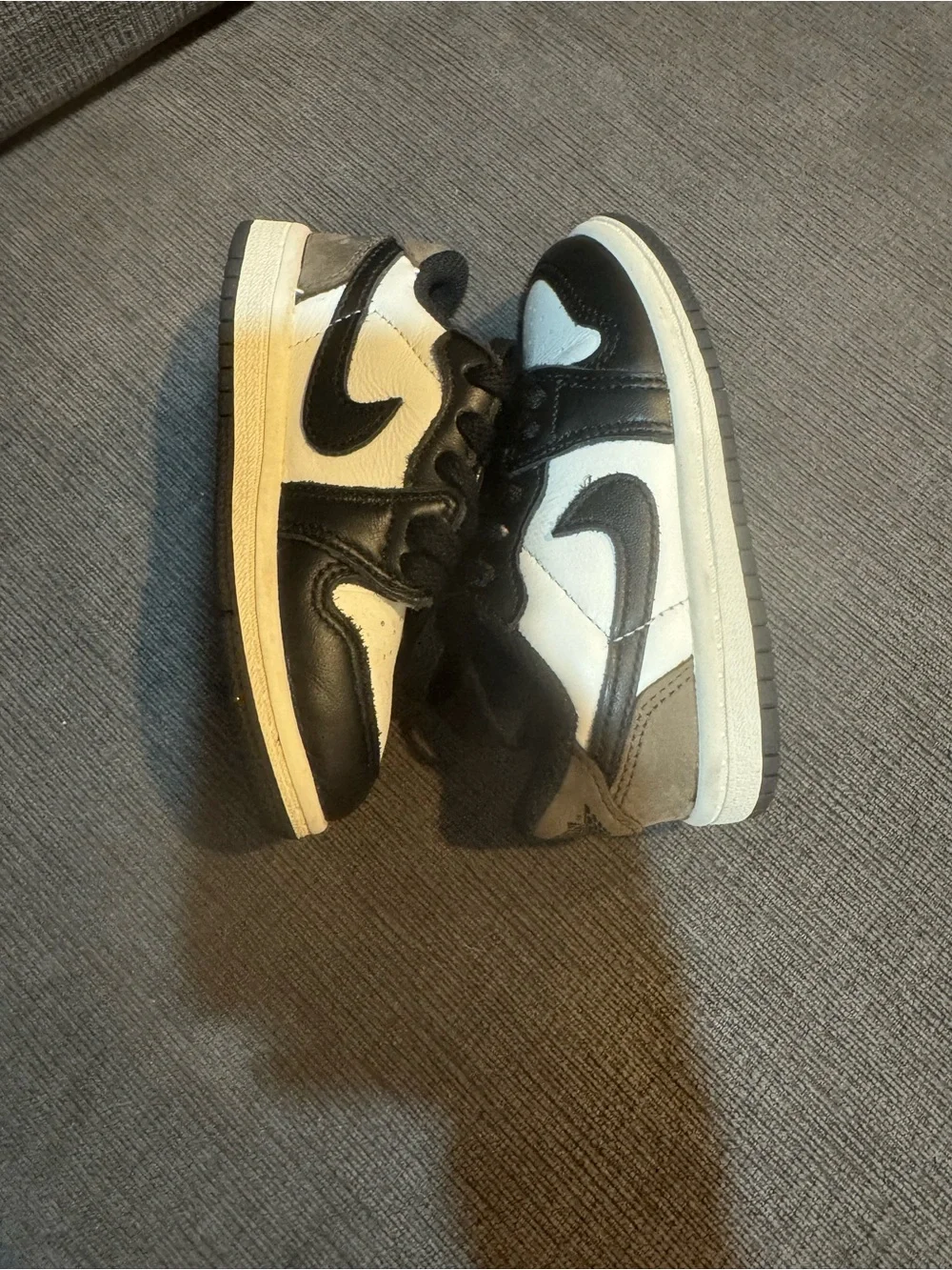 Nike Kids Low-Top Sneakers in Black, White, Gray